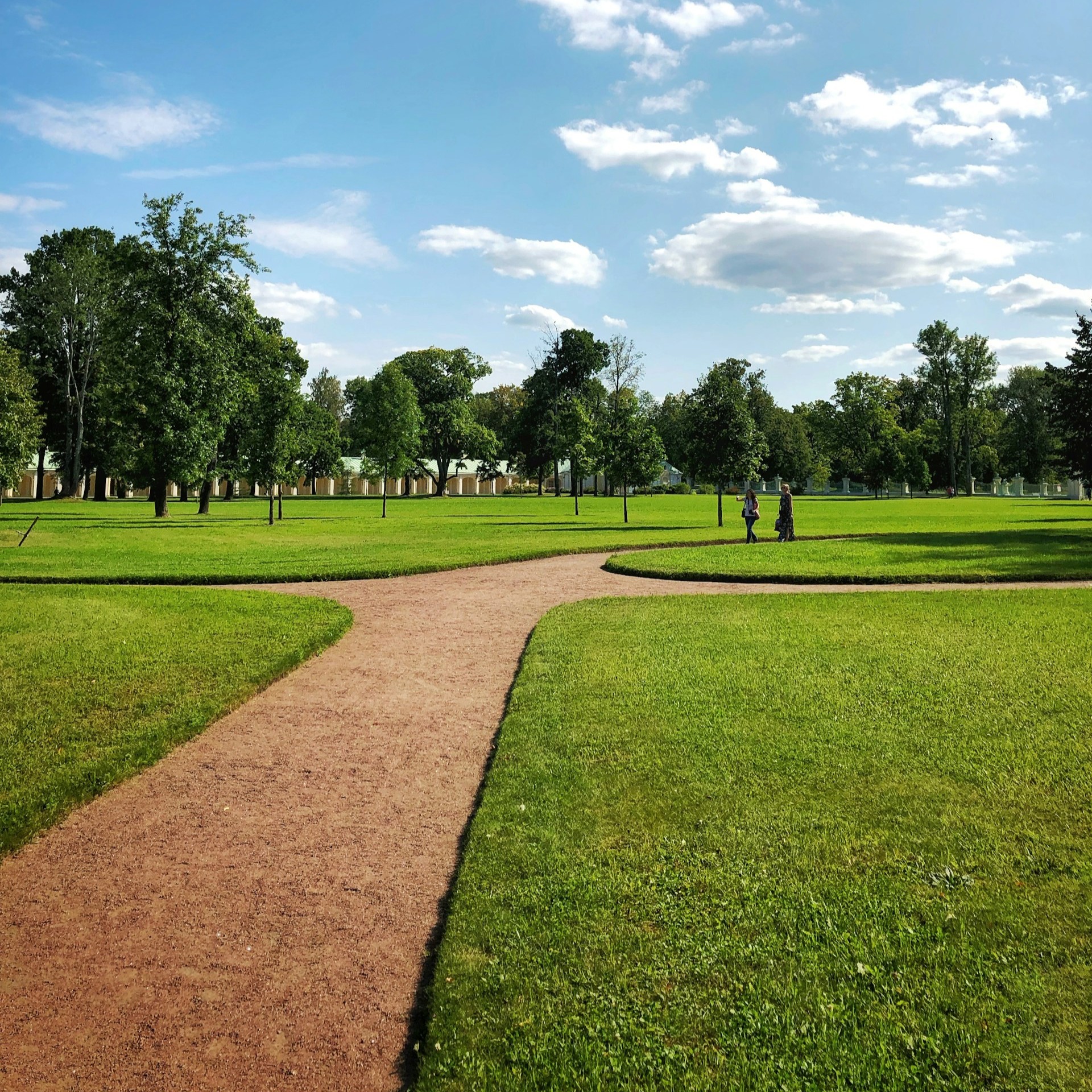running-track-in-park